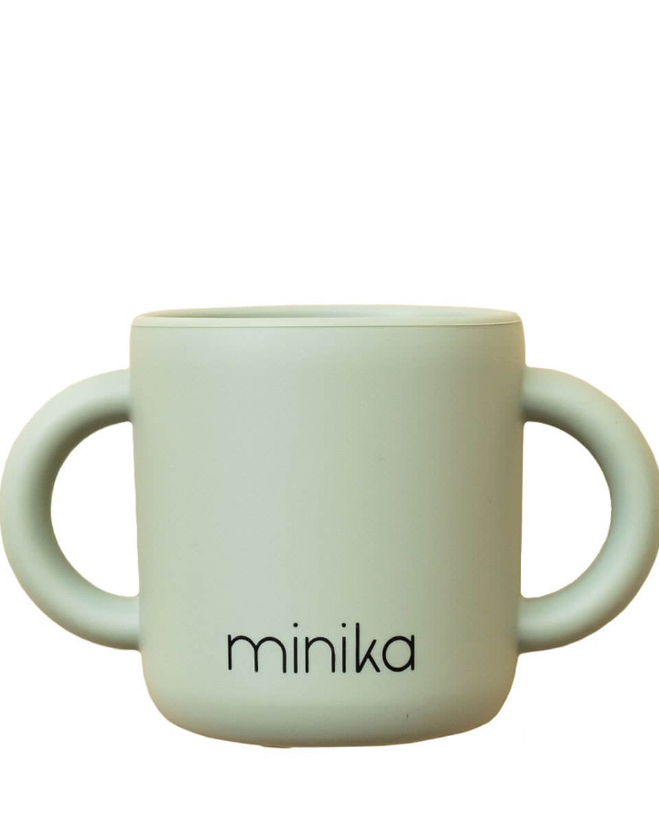 Tasse d'apprentissage avec poignées - Sage - Alimentation & repas - Boutique LeoLudo - Minika