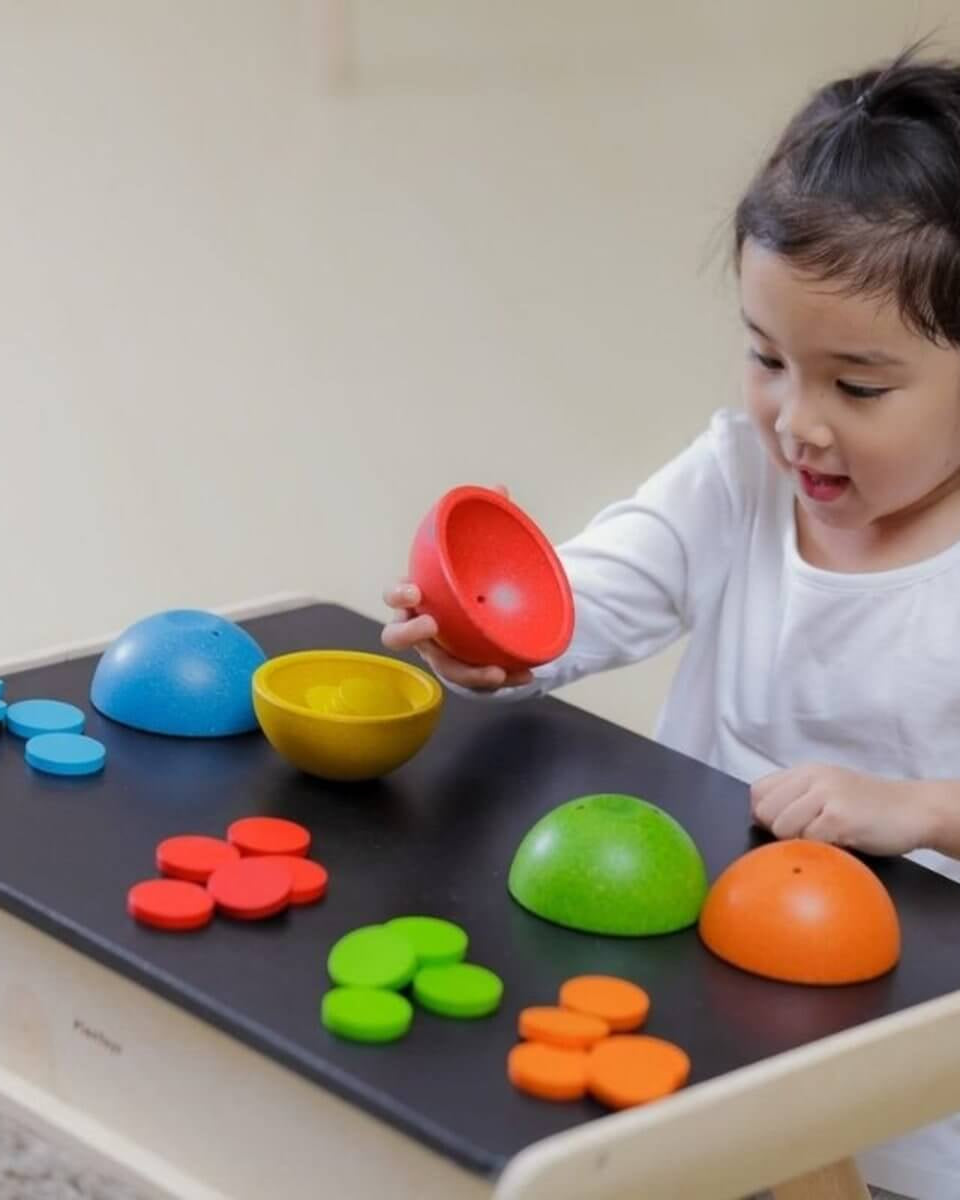 Tasses et jetons à compter et trier - Jouets à trier & empiler - Boutique LeoLudo - Plan Toys