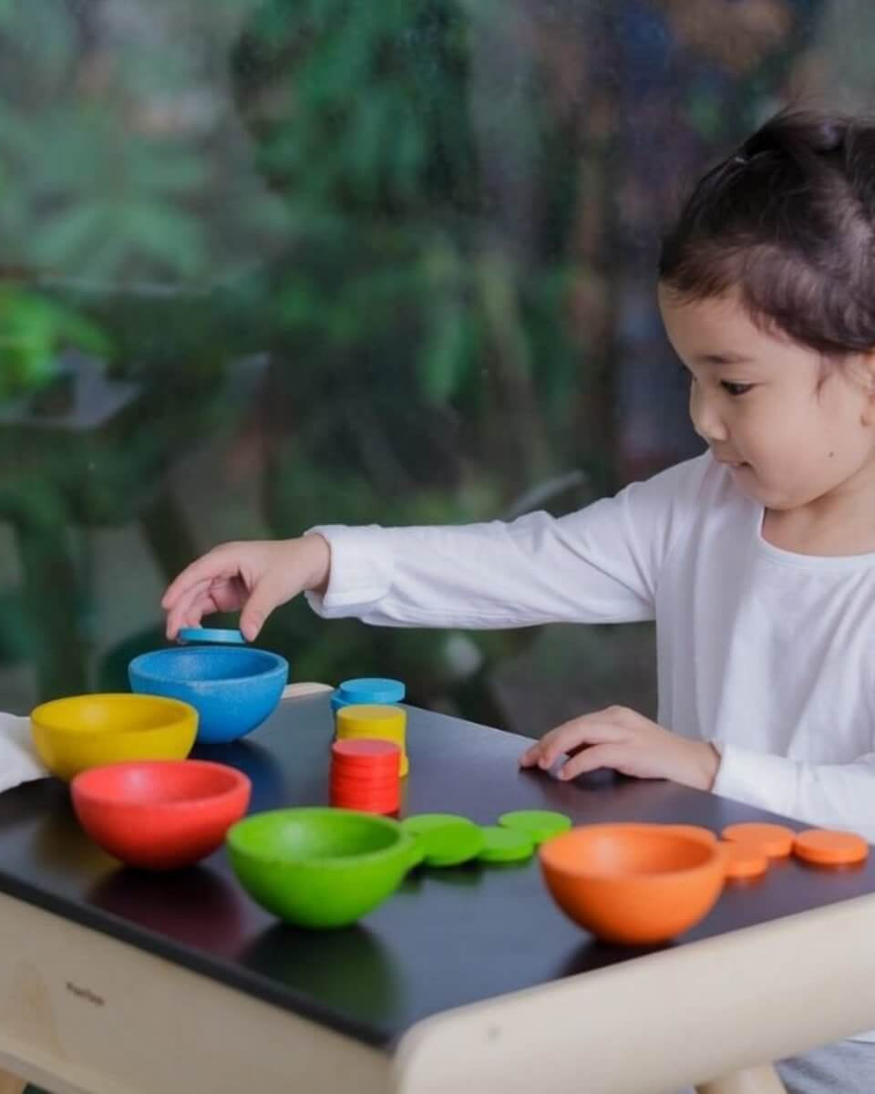 Tasses et jetons à compter et trier - Jouets à trier & empiler - Boutique LeoLudo - Plan Toys