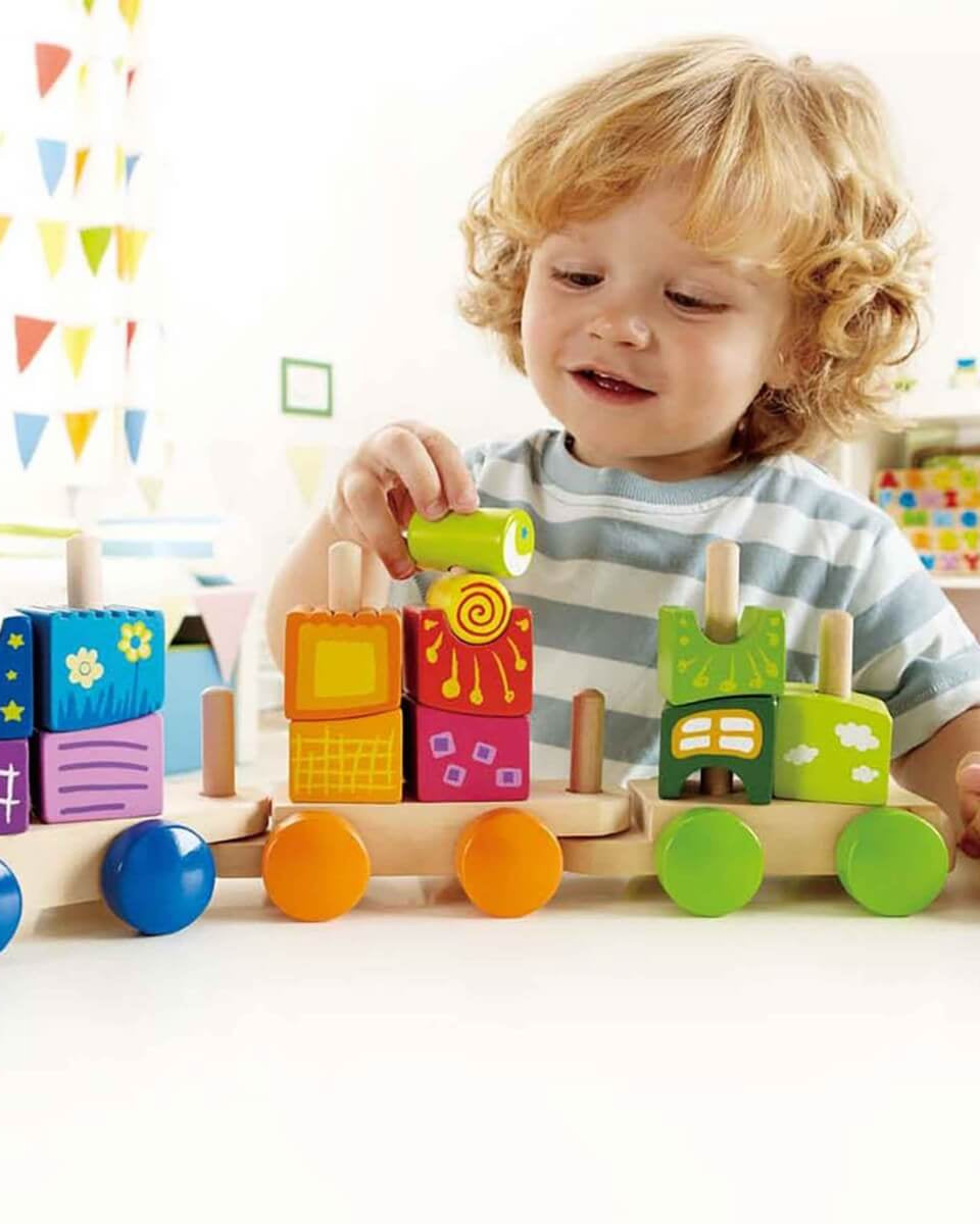 Train de blocs Fantasia - Jouets à trier & empiler - Boutique LeoLudo - Hape