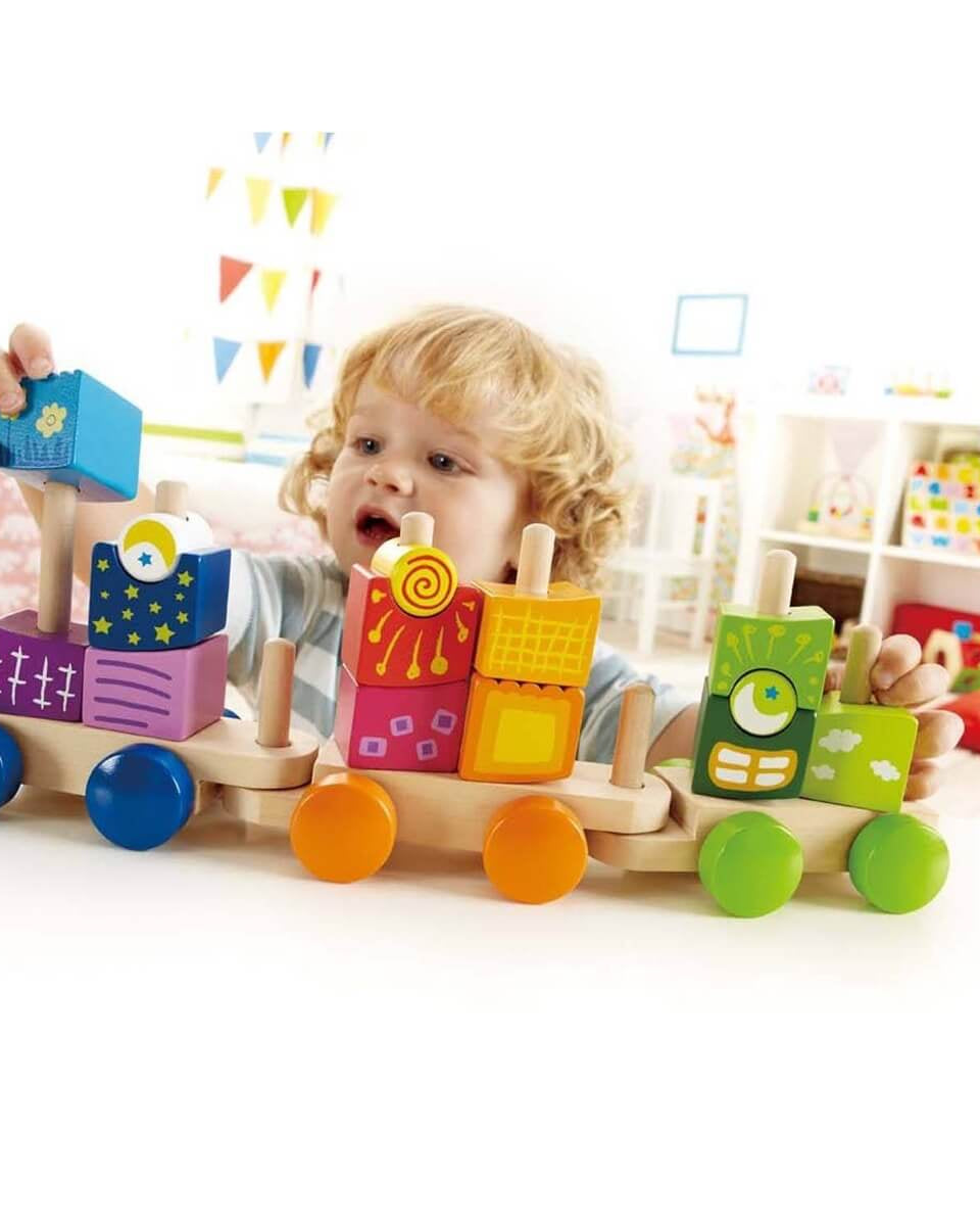 Train de blocs Fantasia - Jouets à trier & empiler - Boutique LeoLudo - Hape