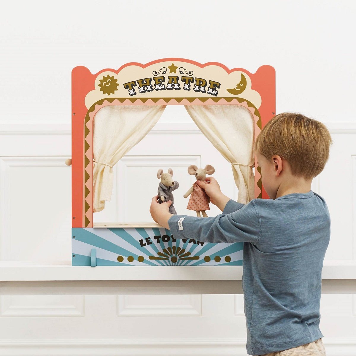 Théâtre de marionnettes envoûtant : un charme magique pour stimuler l'imagination !