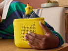 Enfant avec la Toniebox 2 Pikachu