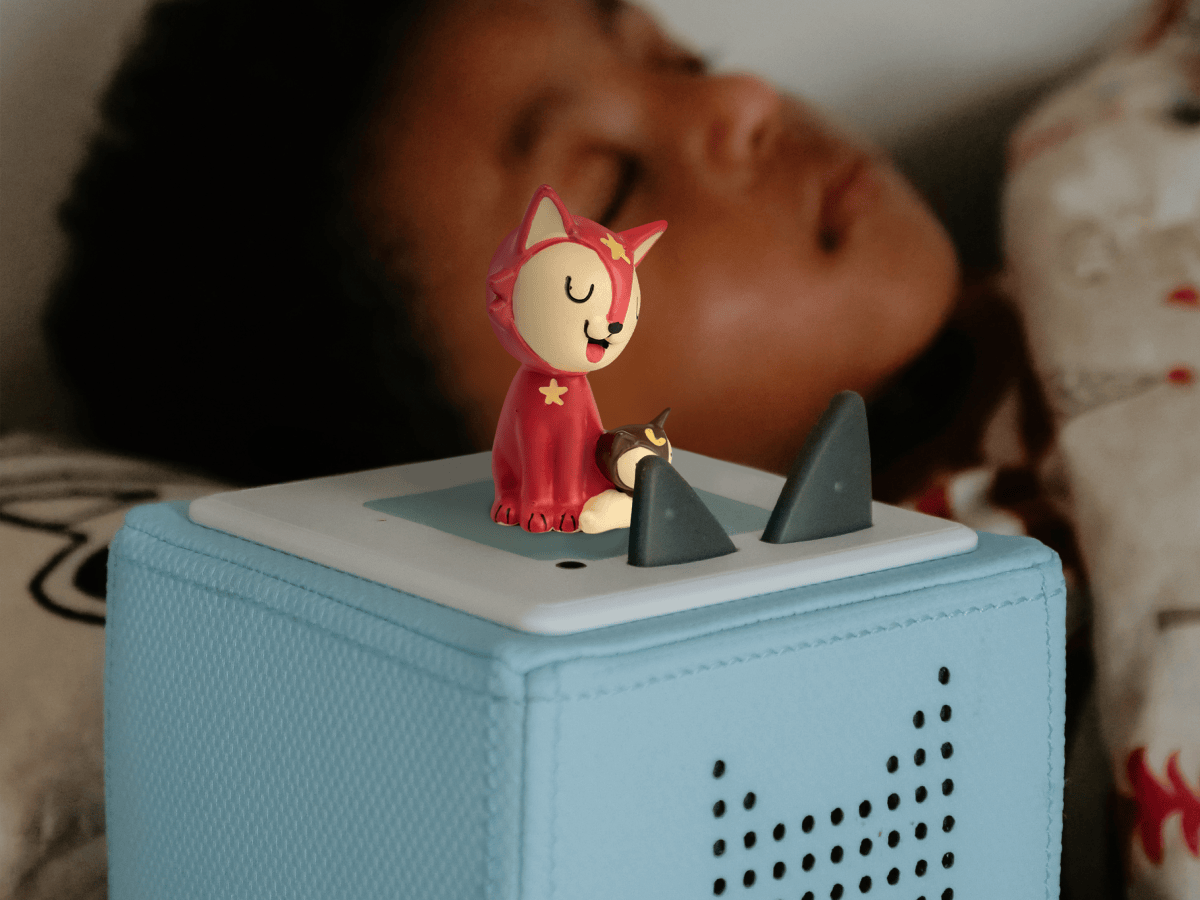 Enfant avec le Tonie Pour s'endormir