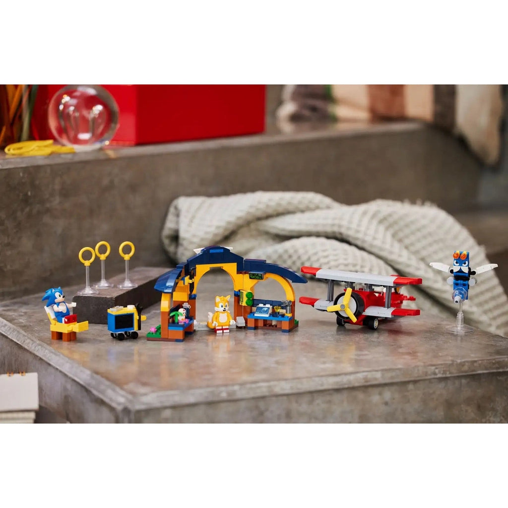 Atelier et avion tornade de Tail (376 pcs.)-LEGO-Boutique LeoLudo