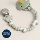 Attache-suce bébé en silicone – Itzy Paci Strap Plus™ Oie -Accessoires bébé- Boutique LeoLudo-Itzy Ritzy Canada