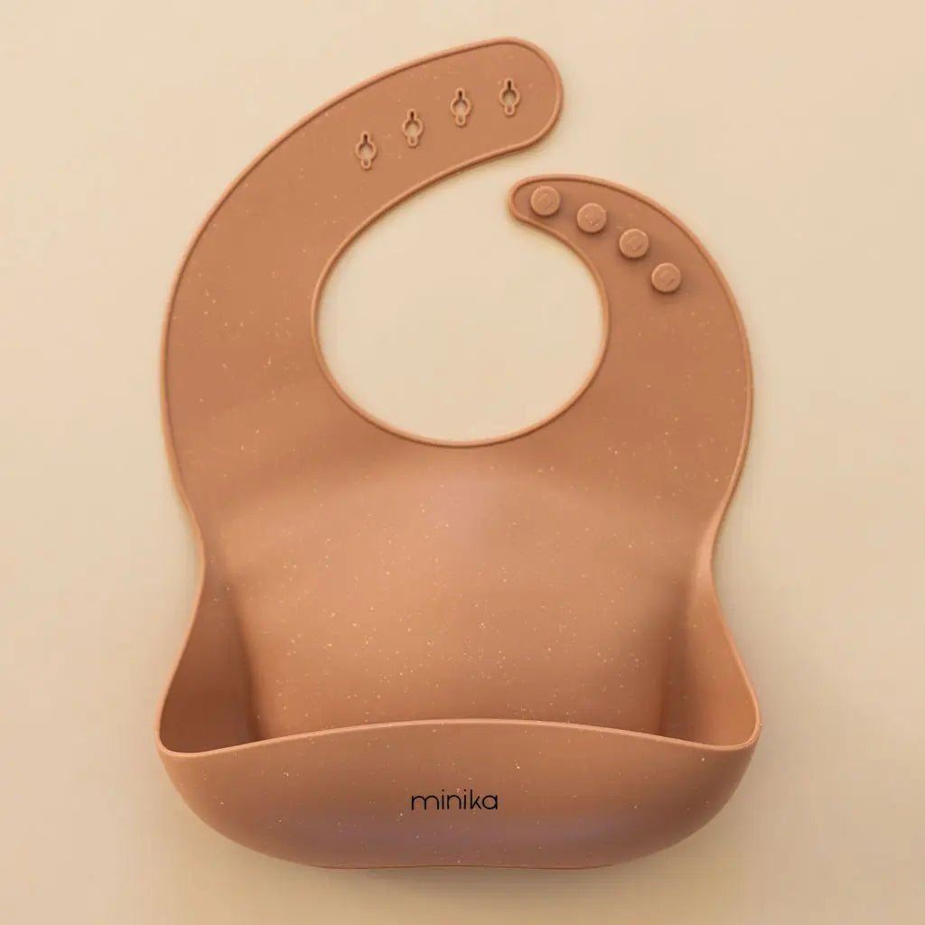 Bavette en silicone - Almond -Bavoirs- Boutique LeoLudo-Minika