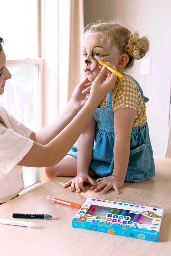 Body Doodlers – Crayons pour le visage et le corps (12 couleurs) - Art & bricolage - Boutique LeoLudo - OOLY