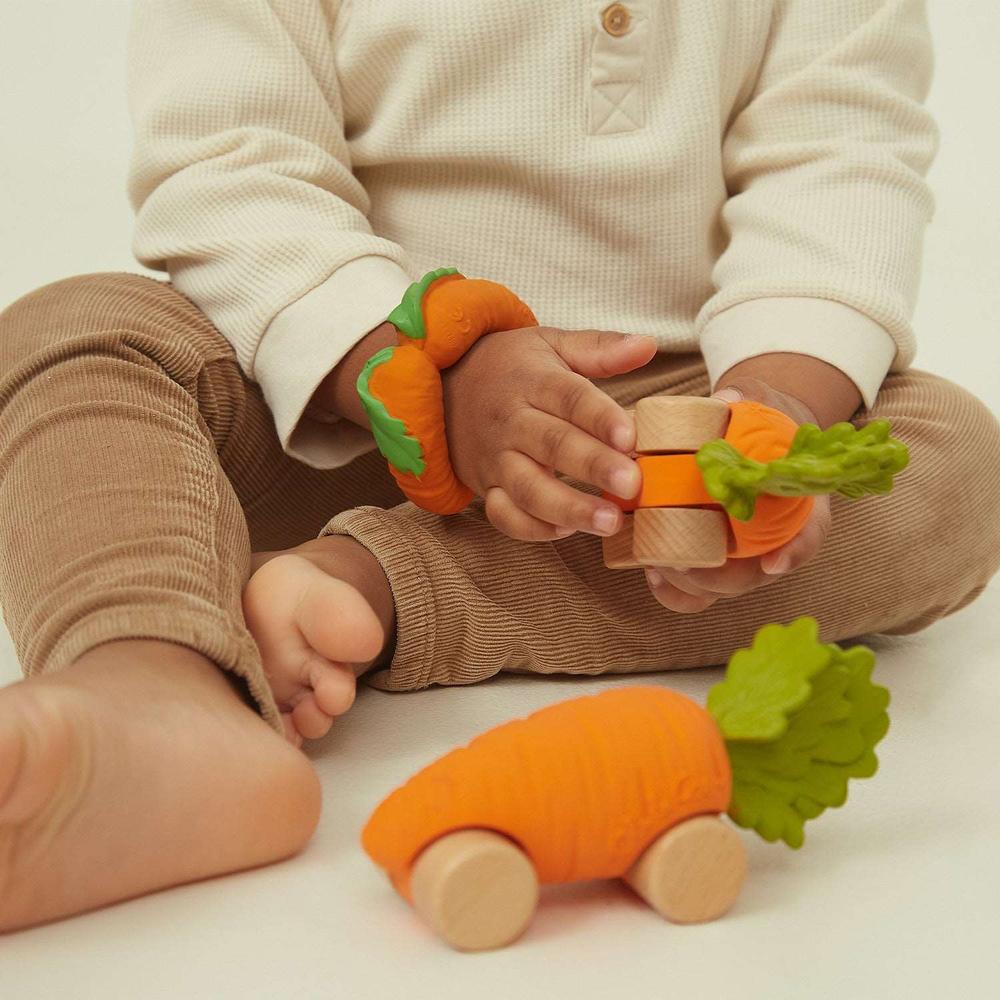 Cathy la carotte – Voiture jouet pour bébé - Jouets de dentition - Boutique LeoLudo - Oli & Carol