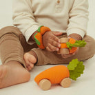Cathy la carotte – Voiture jouet pour bébé - Jouets de dentition - Boutique LeoLudo - Oli & Carol