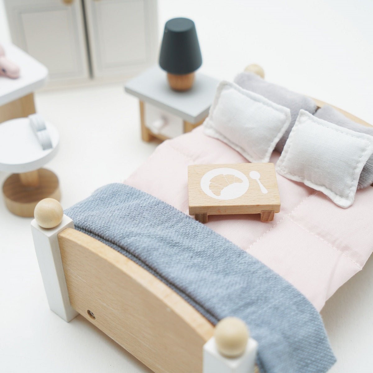 Chambre à coucher des parents Daisylane - Accessoires de maison de poupées - Boutique LeoLudo - Le Toy Van