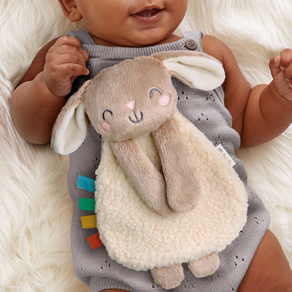 Coffret cadeau sensoriel bébé – Itzy Learn & Snuggle Gift Set™ - Jouets d'éveil - Boutique LeoLudo - Itzy Ritzy Canada