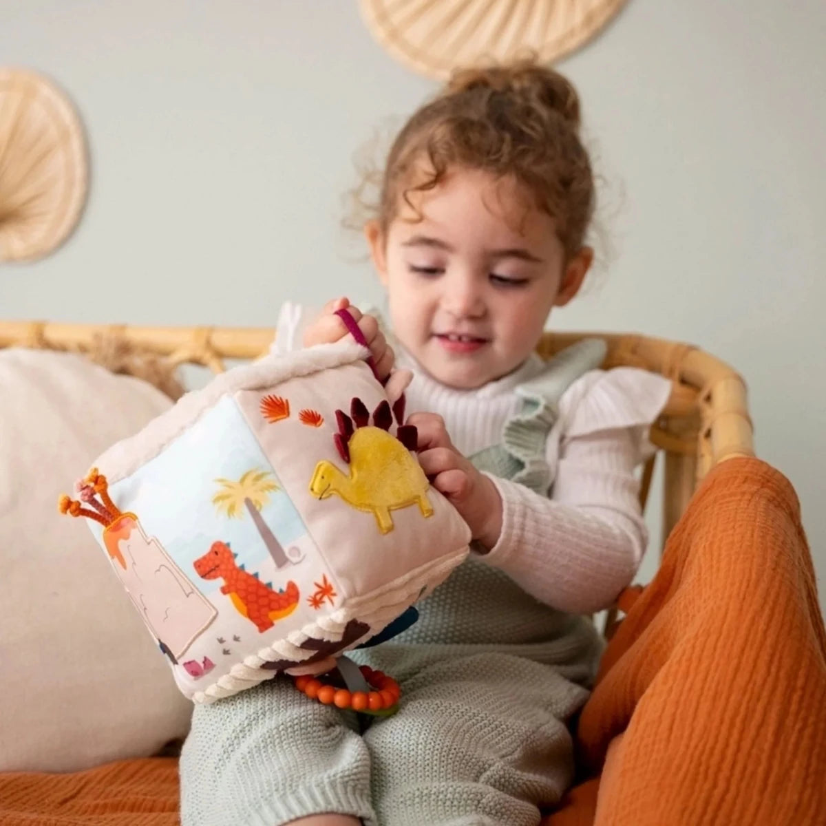 Cube d'activités sensorielles en tissu - Dino - Jouets d'éveil - Boutique LeoLudo - Little Big Friends