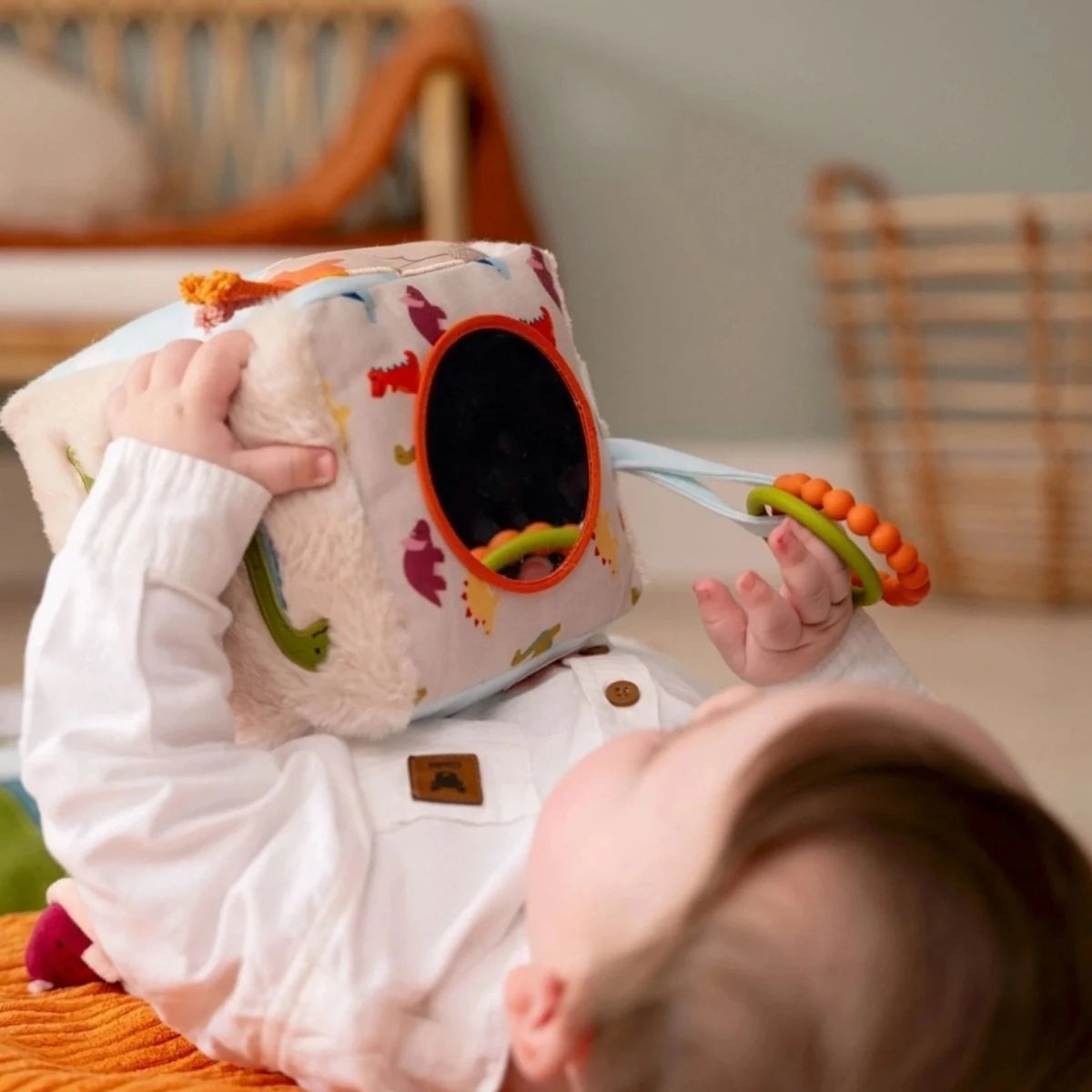 Cube d'activités sensorielles en tissu - Dino - Jouets d'éveil - Boutique LeoLudo - Little Big Friends