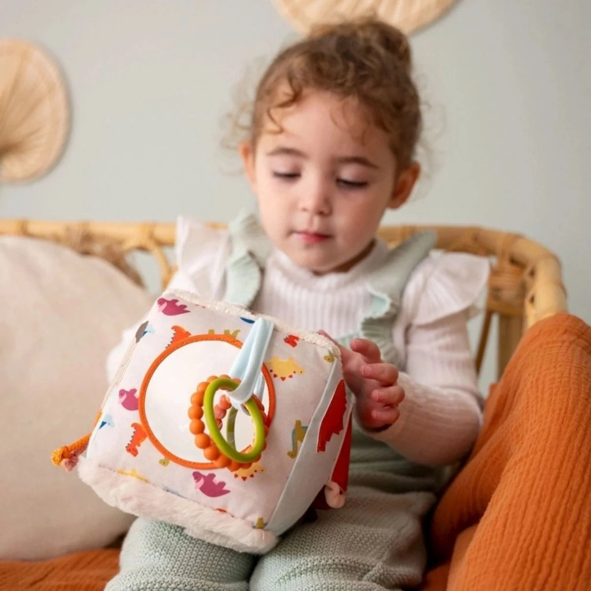 Cube d'activités sensorielles en tissu - Dino - Jouets d'éveil - Boutique LeoLudo - Little Big Friends