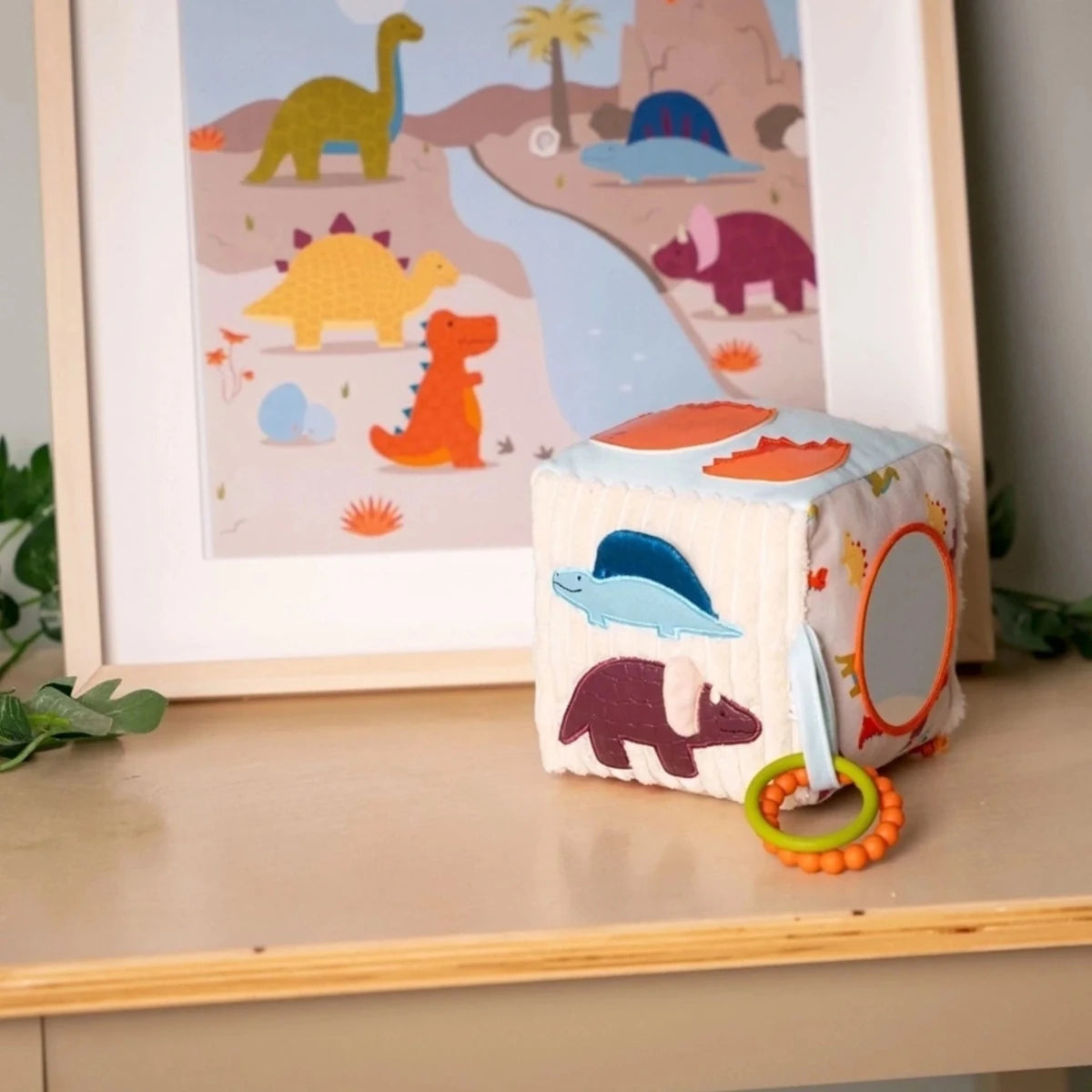 Cube d'activités sensorielles en tissu - Dino - Jouets d'éveil - Boutique LeoLudo - Little Big Friends