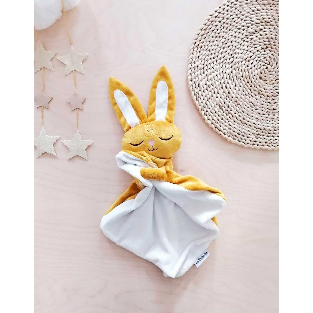 Doudou lapin moutarde Marcel endormi-Veille sur toi-Boutique LeoLudo