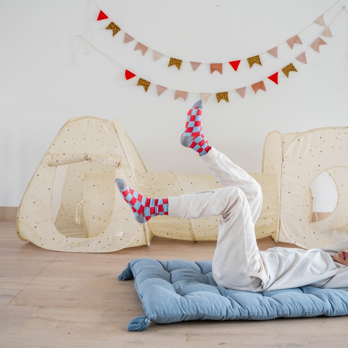 Ensemble 3-en-1 tentes et tunnel de jeu en tissu recyclé - Terrazzo beige - 3 Sprouts -Jeu actif- Boutique LeoLudo-3 Sprouts