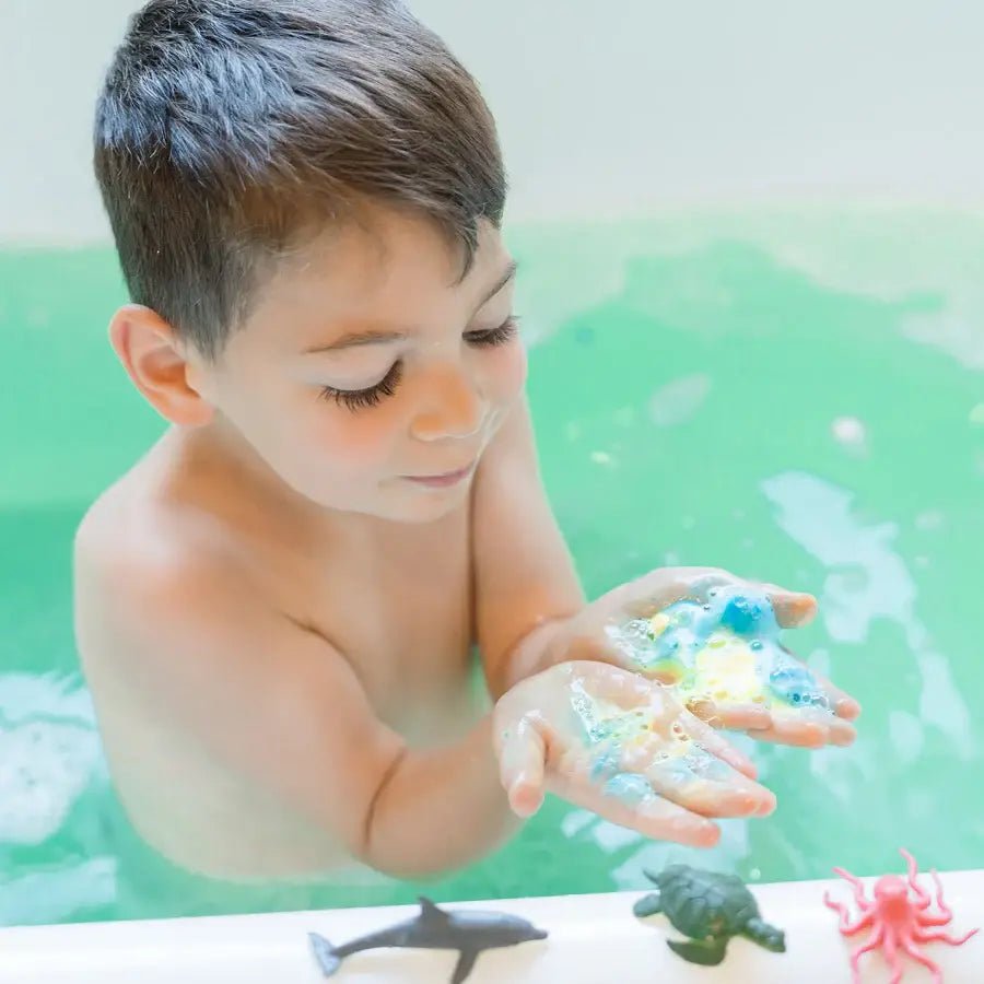 Funky Fish Food — Sels de bain moussants Hullabaloo Blue avec figurine marine - Jouets de bain - Boutique LeoLudo - Loot