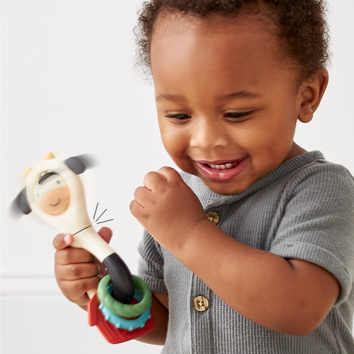 Itzy Spinner™ – Hochet et jouet de dentition sensoriel -Jouets sensoriels- Boutique LeoLudo-Itzy Ritzy Canada