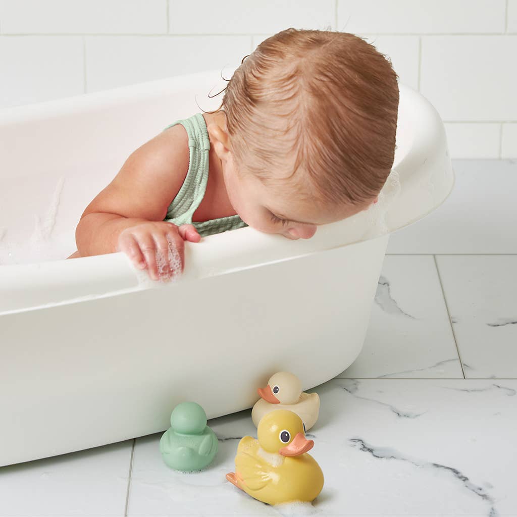 Jouets de bain bébé – Itzy Ducky Family™ - Jouets de bain - Boutique LeoLudo - Itzy Ritzy Canada