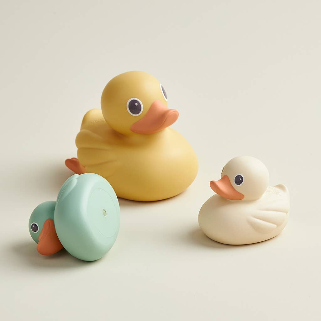Jouets de bain bébé – Itzy Ducky Family™ - Jouets de bain - Boutique LeoLudo - Itzy Ritzy Canada