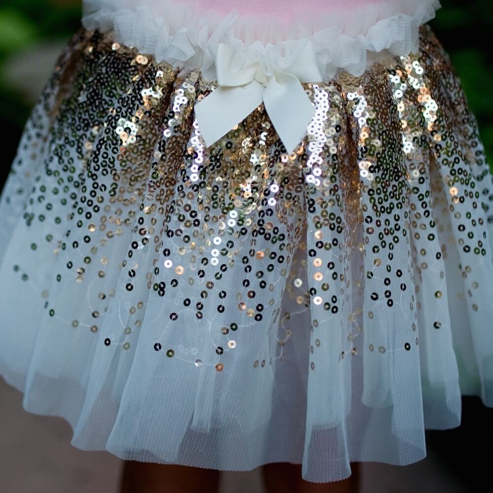 Jupe, ailes et baguette Gracieuse à paillettes d'or - Costumes - Boutique LeoLudo - Great Pretenders