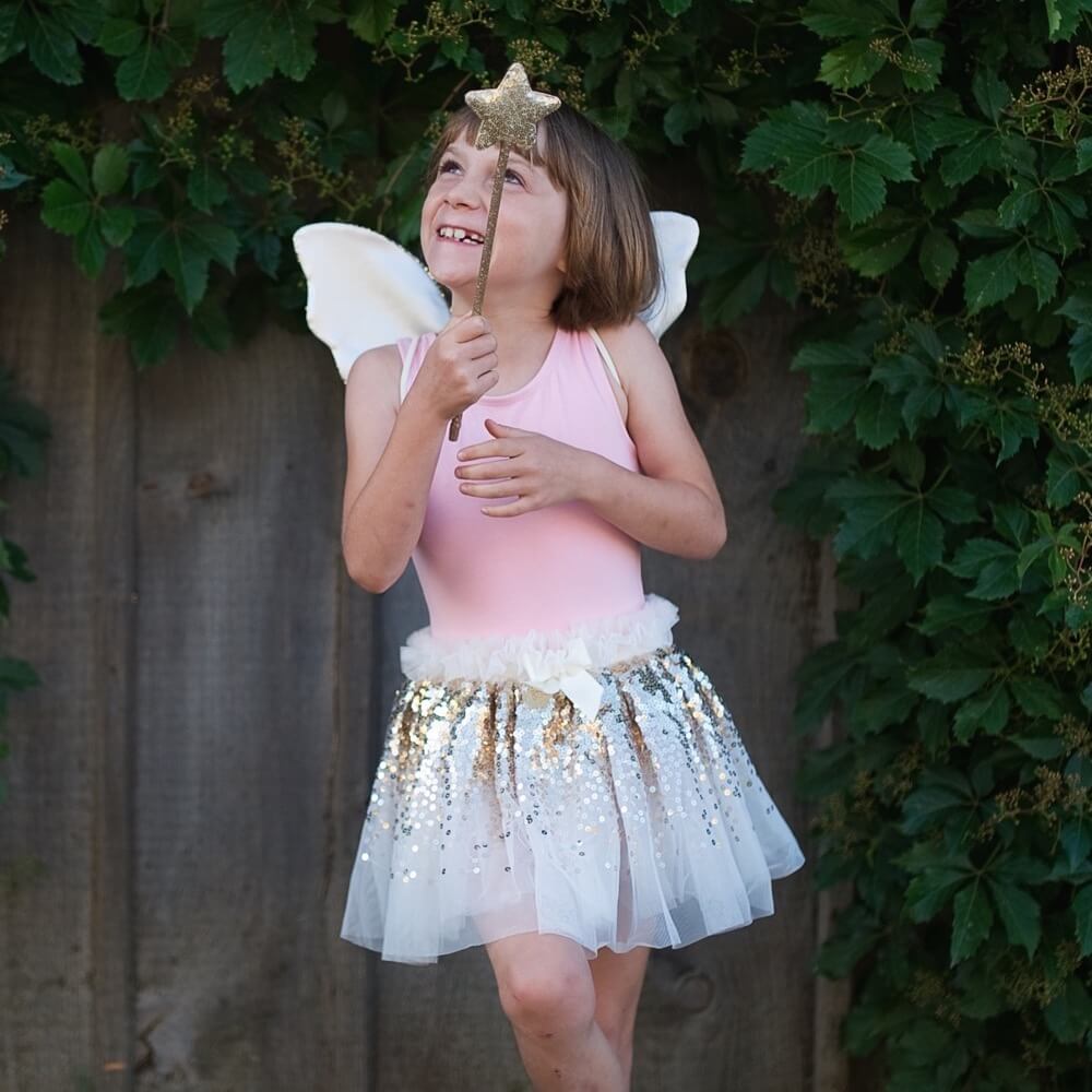 Jupe, ailes et baguette Gracieuse à paillettes d'or - Costumes - Boutique LeoLudo - Great Pretenders