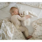 Lapin Polaire Moonie – Peluche sonore biologique avec veilleuse - Jouets d'éveil - Boutique LeoLudo - moonie