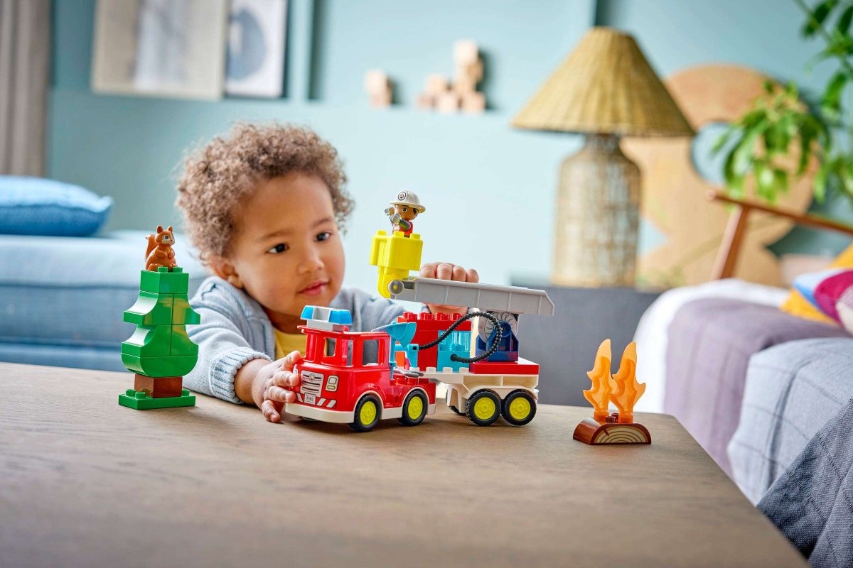 LEGO® DUPLO® Camion de pompier avec lance et pompier – Jeu de construction 2 ans+ - Ensembles de jeu - Boutique LeoLudo - LEGO