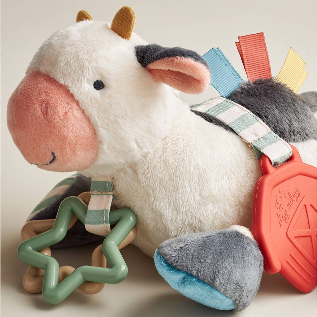 Peluche d’activités sensorielle bébé – Vache Itzy Friends Link & Love™ - Jouets d'éveil - Boutique LeoLudo - Itzy Ritzy Canada
