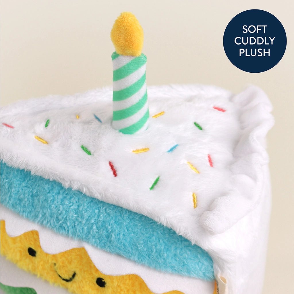 Peluche sensorielle bébé – Gâteau d’anniversaire -Peluches- Boutique LeoLudo-Itzy Ritzy Canada