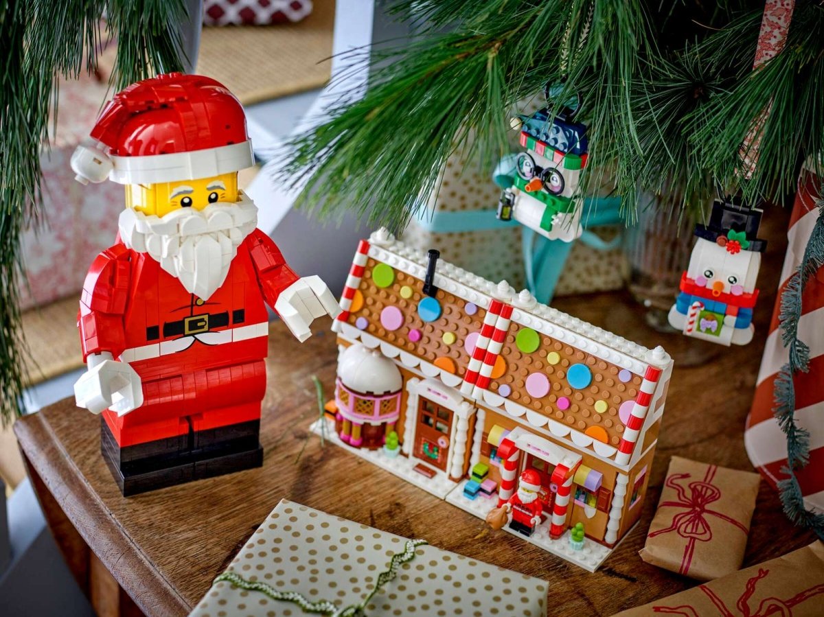 Père Noël géant façon figurine – LEGO® -Jeux de construction- Boutique LeoLudo-LEGO