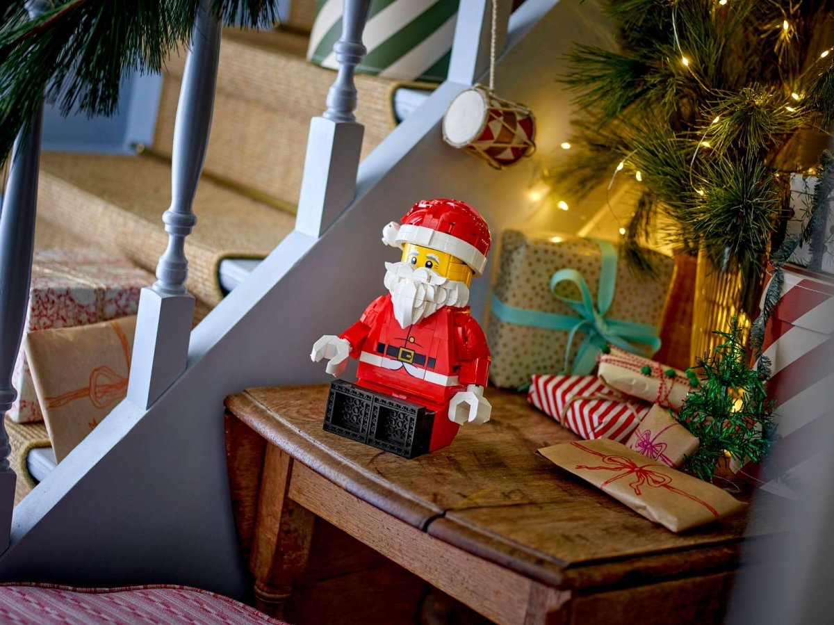 Père Noël géant façon figurine – LEGO® -Jeux de construction- Boutique LeoLudo-LEGO