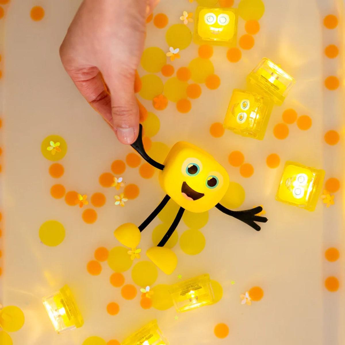 Personnage + cubes lumineux pour le bain Glo Pals - Alex (jaune) - Jouets de bain - Boutique LeoLudo - Glo Pals