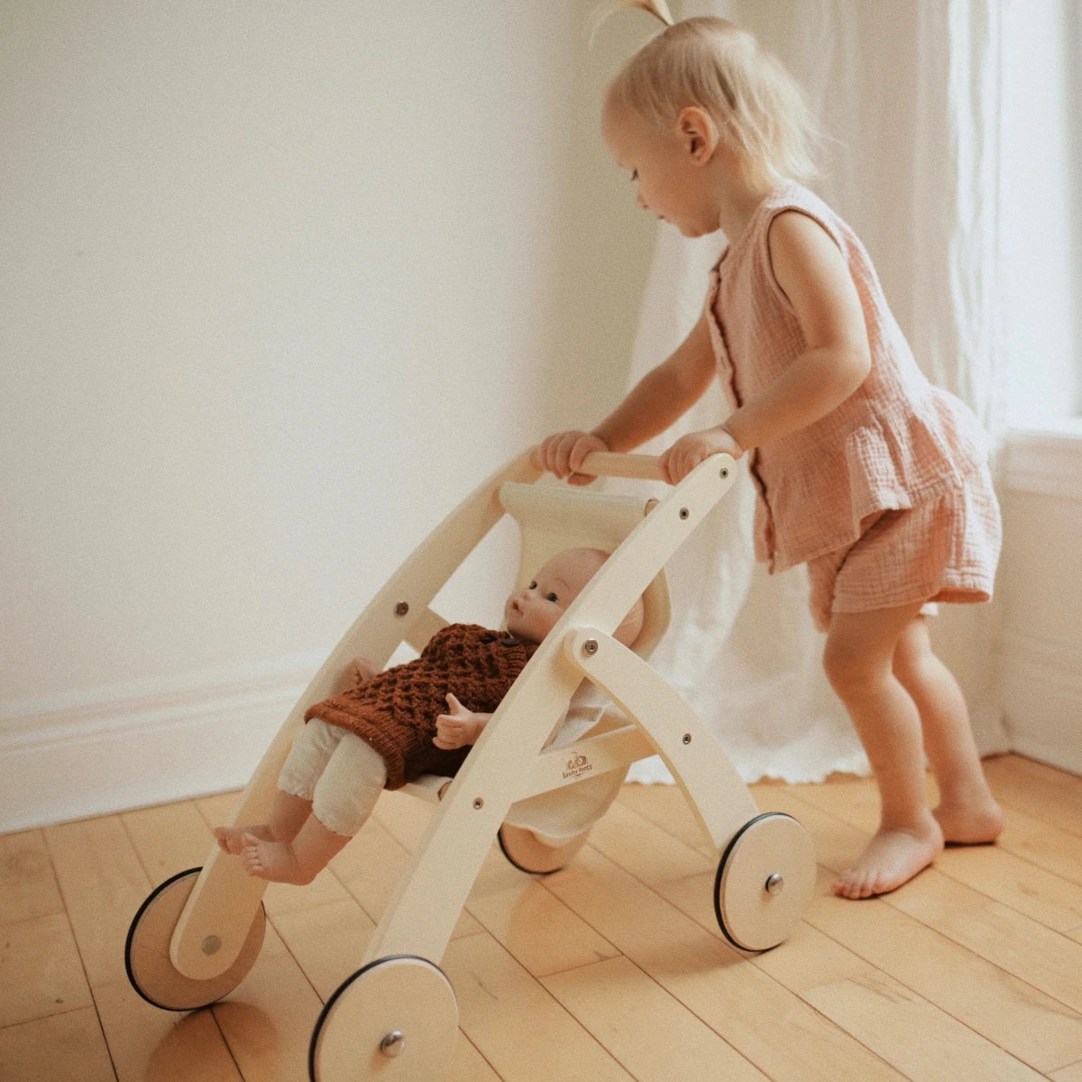 Poussette pour poupée en bois – Kinderfeets - Accessoires poupée - Boutique LeoLudo - Kinderfeets