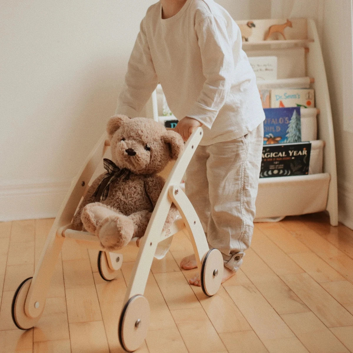 Poussette pour poupée en bois – Kinderfeets - Accessoires poupée - Boutique LeoLudo - Kinderfeets