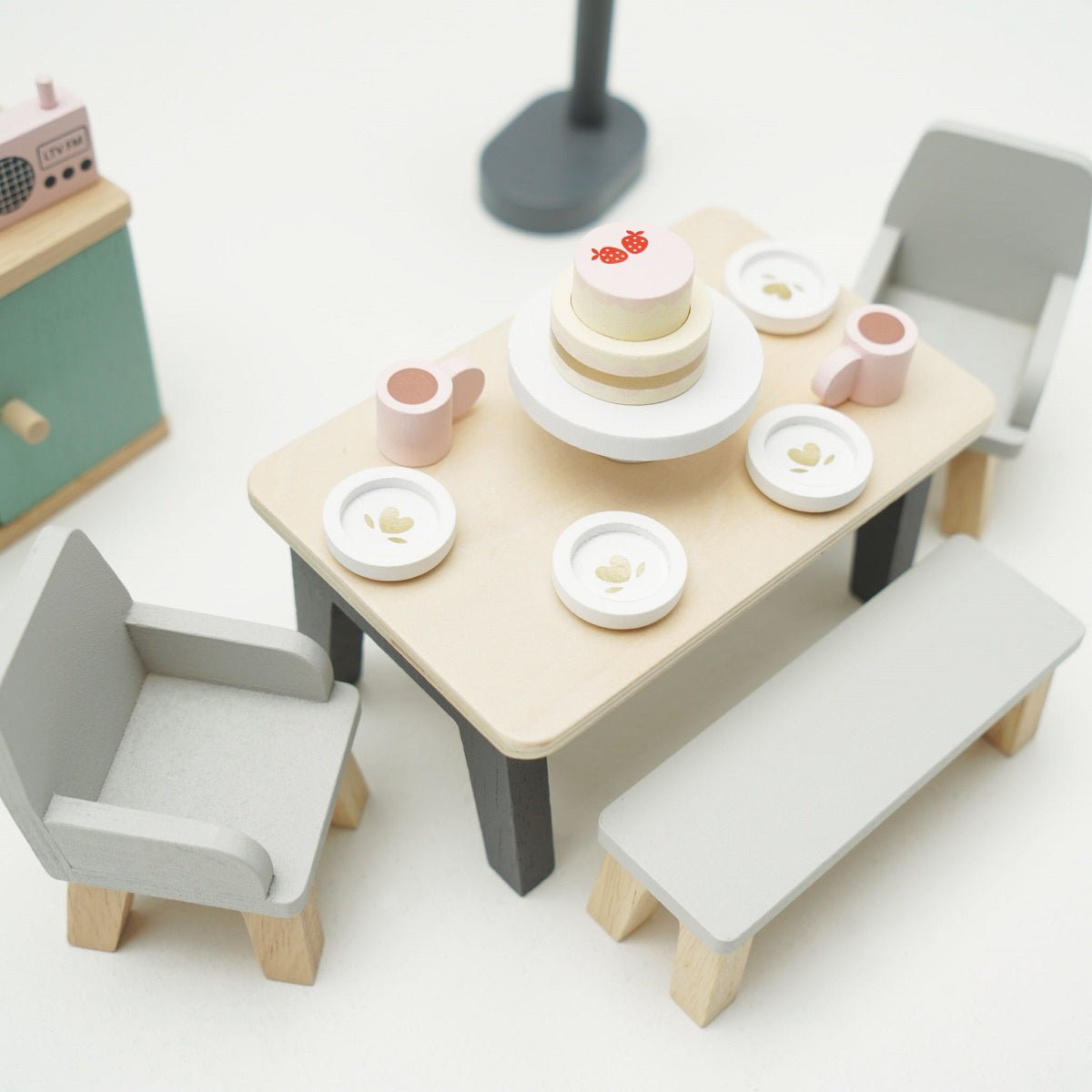 Salle à manger Daisylane pour maison de poupée - Accessoires de maison de poupées - Boutique LeoLudo - Le Toy Van