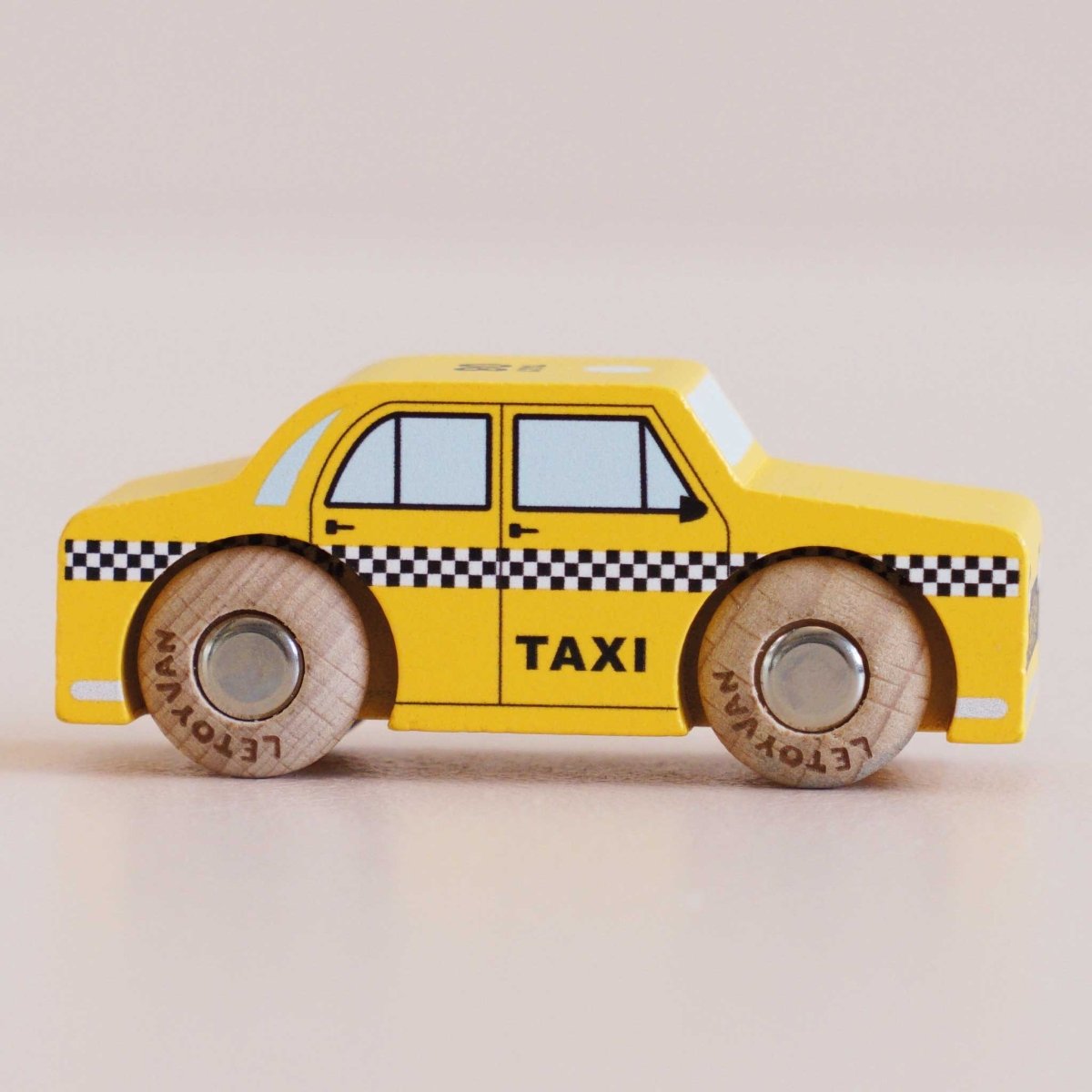 Taxi en bois Trixie -Véhicules de jeu- Boutique LeoLudo-Le Toy Van