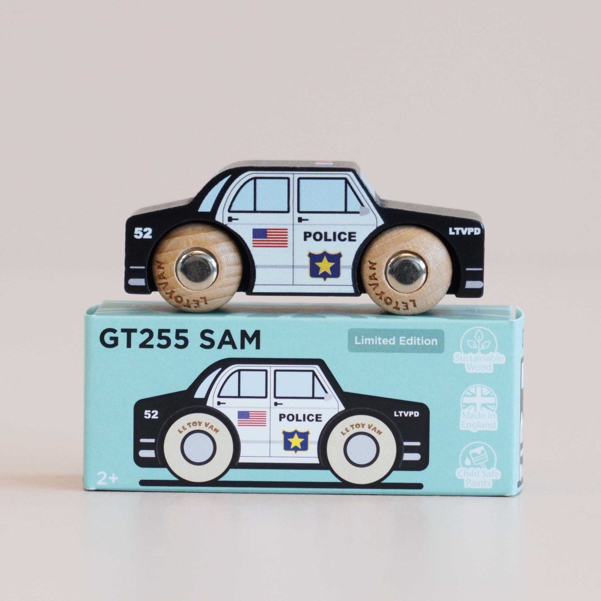 Voiture de police en bois Sam -Véhicules de jeu- Boutique LeoLudo-Le Toy Van
