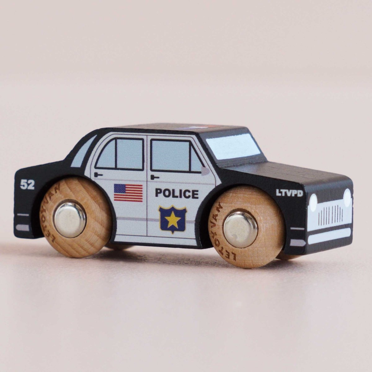 Voiture de police en bois Sam -Véhicules de jeu- Boutique LeoLudo-Le Toy Van