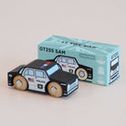 Voiture de police en bois Sam -Véhicules de jeu- Boutique LeoLudo-Le Toy Van