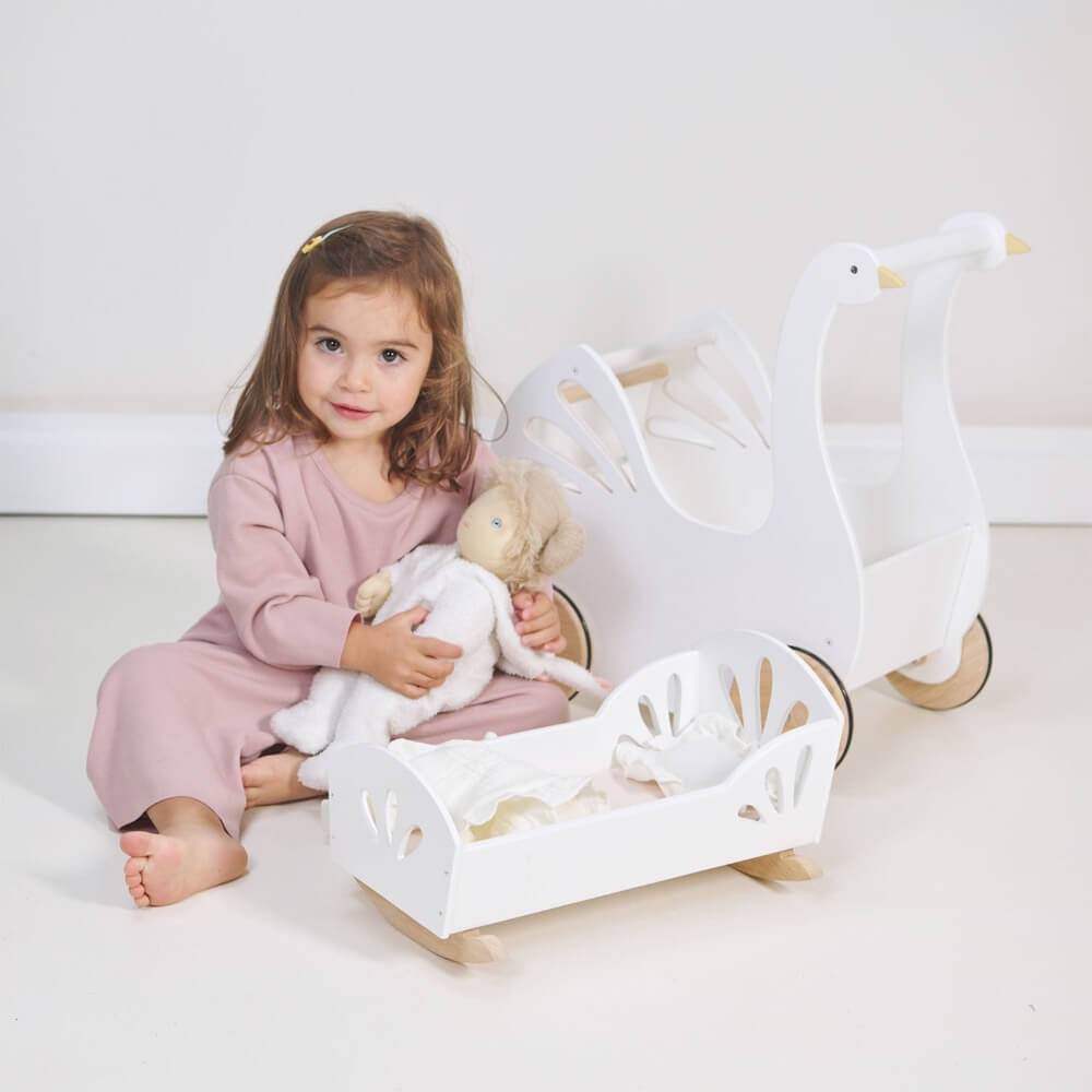 Bassinette Sweet Swan pour poupée - Accessoires poupée - Boutique LeoLudo - Tender Leaf Toys