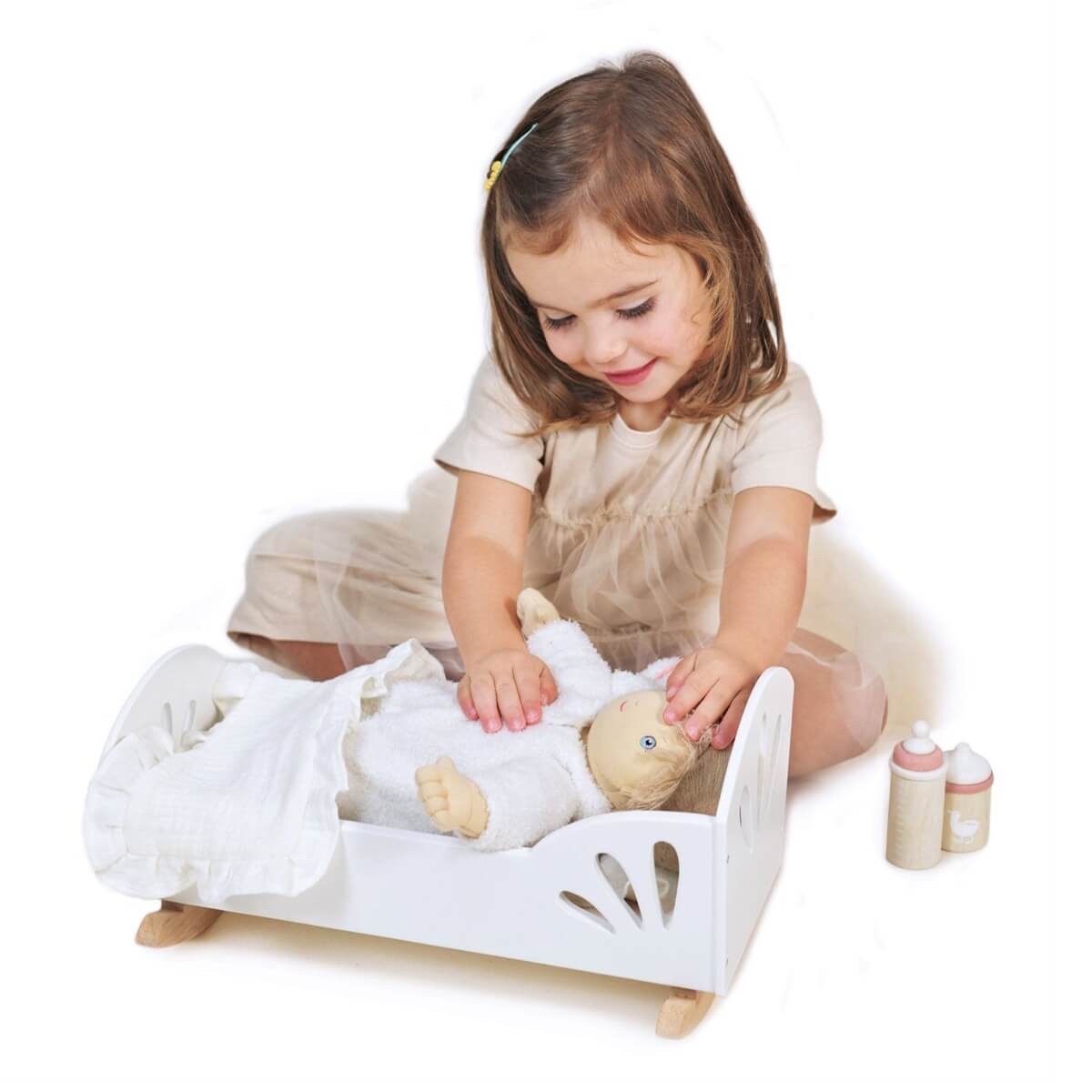 Bassinette Sweet Swan pour poupée - Accessoires poupée - Boutique LeoLudo - Tender Leaf Toys