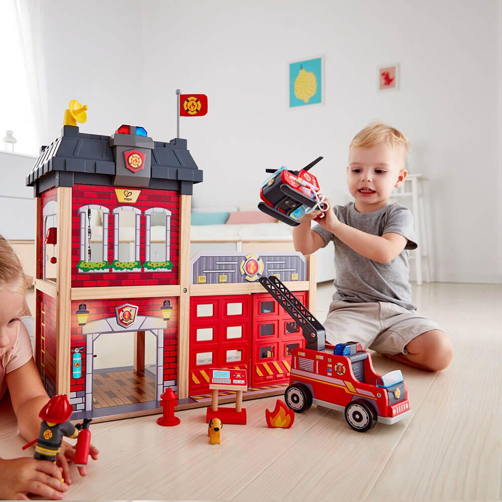 Caserne de pompiers de la ville - Ensembles de jeu - Boutique LeoLudo - Hape