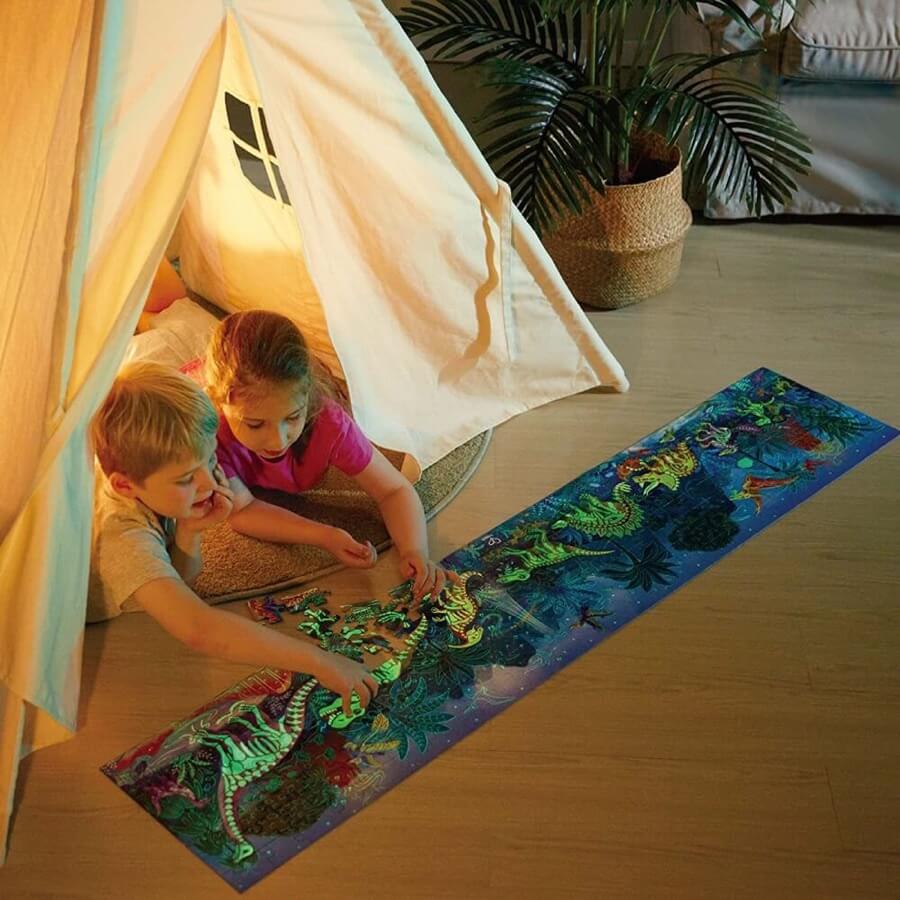 Casse - tête phosphorescent - Dinosaures (200 pcs) - Casse - têtes - Boutique LeoLudo - Hape