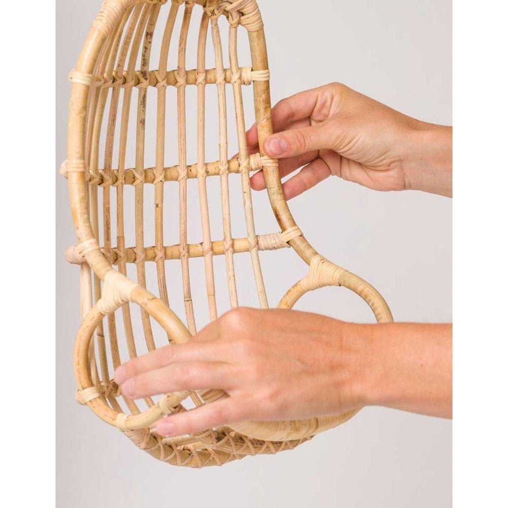 Chaise suspendue en rotin pour poupée - Accessoires poupée - Boutique LeoLudo - Poppie Toys