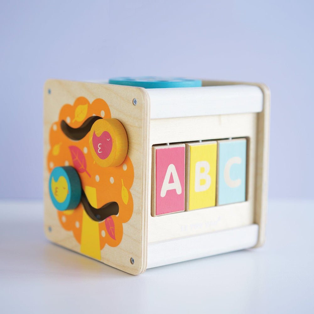 Cube d'activités Petilou - Jouets d'éveil - Boutique LeoLudo - Le Toy Van