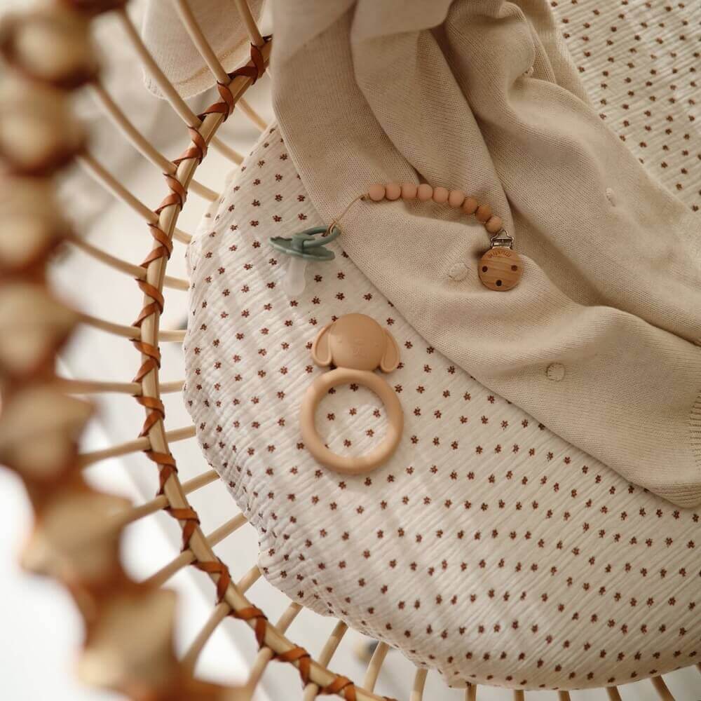 Drap contour de lit de bébé en mousseline - Bloom - Literie - Boutique LeoLudo - Mushie