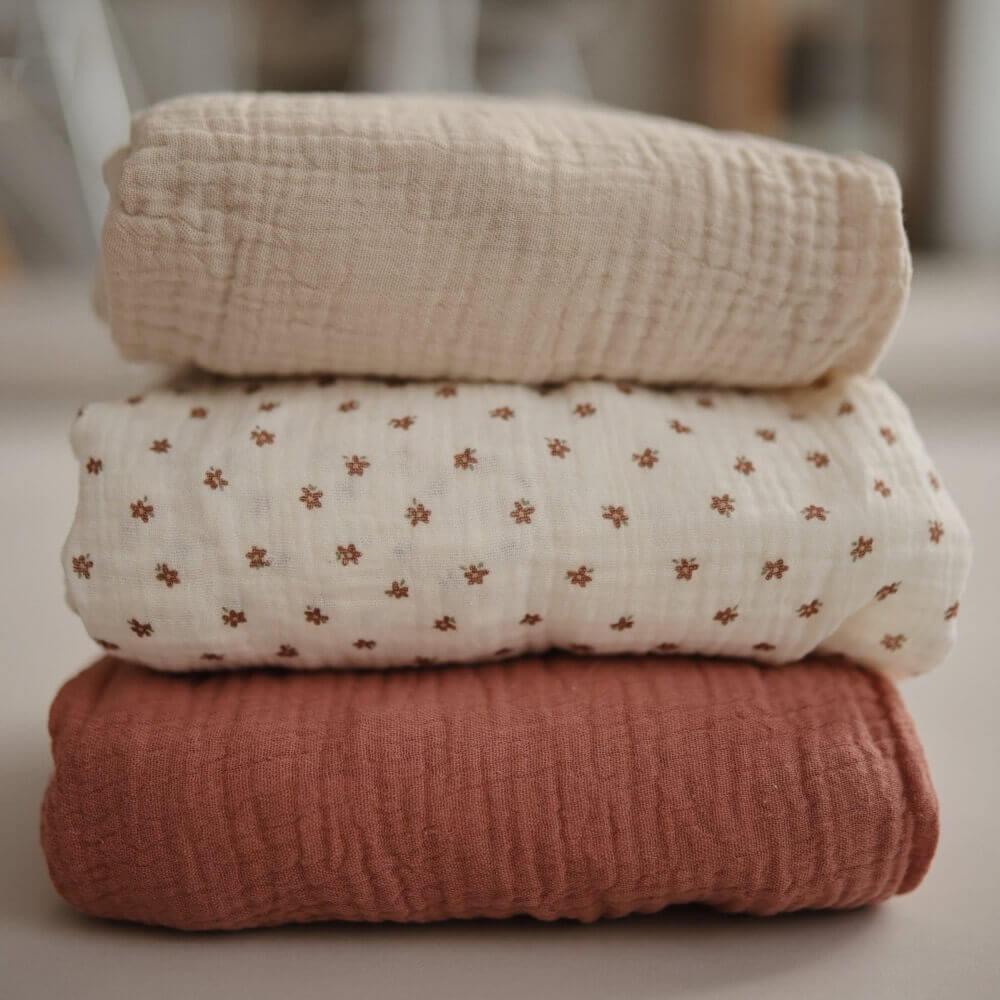 Drap contour de lit de bébé en mousseline - Bloom - Literie - Boutique LeoLudo - Mushie